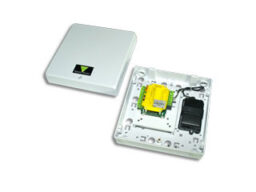 Paxton 242-166-NL Paxton Unités de commande Switch2 livrée en boîtier plastique avec alim 12VDC/1A. Switch2 est une unité de commande pour porte unique.