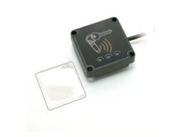 Paxton 390-135-NL Paxton lecteur monté sur panneau est conçu pour être utilisé avec les systèmes Switch2 et Net2. Il est conçu pour s'adapter dans les panneaux d'entrée de porte.