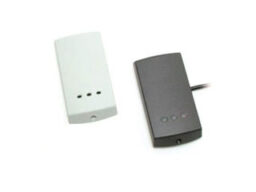 Paxton 358-110-NL Le lecteur de proximité P50 EM4100 est conçu pour fonctionner avec la plupart des systèmes de contrôle d'accès qui acceptent Wiegand 26 bits. Le lecteur est disponible avec un choix de façades