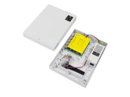 Paxton 337-773-NL Paxton Entry commutateur PoE dans un boîtier en plastique avec alimentation 12VDC/2A. Dimensions: (LxHxP) 320x236x80mm.