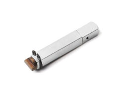 Assa Abloy Aperio Standard Spindle 40-50 Assa Abloy Aperio pivot pour des portes avec une épaisseur de 40-50mm. Convient uniquement pour les poignées de porte standard E100 et non pour E100 Premium et H100. Axe de 8mm.