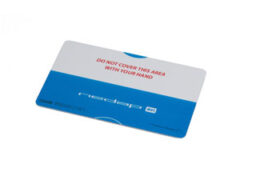 Nedap 9942343 Nedap Carte de crédit de taille identification ISO avec UHF intégré et circuit Mifare 1K HF. Commande minimum 100 pcs en multiple de 100.