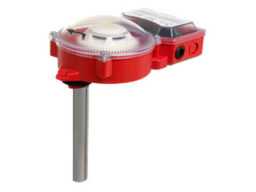 Inim EBDDHN Inim EBDDHN adaptateur pour détecteur de canal de ventilation. L'adaptateur convient à tous les types de détecteurs de fumée optiques (analogiques ou conventionnels). La base du détecteur (non fournie) est maintenue en place à l'aide de deux vis (fournies). Elle assure une alerte précoce en cas de fumée grâce à un échantillonnage continu de l'air dans les conduits de chauffage et de ventilation. Elle fonctionne à une vitesse d'air comprise entre 0