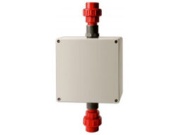 Inim 1-21888-K063 Séparateur de particules Inim PSX3 1-21888-K063. Le filtre est utilisé pour limiter la contamination du détecteur lorsqu'il est installé dans des environnements sales et poussiéreux. L'unité est fournie avec des douilles-unions pour lui permettre d'être utilisée avec des tuyaux de 25 mm et 0