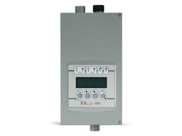 Inim FA100 Inim unité d'aspiration haute sensibilité avec 1 module de détection (extensible à 2 modules de détection). Maximum 160m de tuyaux d'aspiration sur une unité d'aspiration. Distance maximale du point d'aspiration le plus éloigné : 100m. Jusqu' à 8 points d'aspiration en classe A