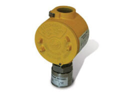 Inim INE706C-42 Inim INE706C-42 détecteur de gaz propane (capteur catalytique) boîtier EX avec interface 4-20mA intégrée pour la connexion sur une entrée I/O de la centrale d'alarme incendie Smartline. Le détecteur peut être entretenu/réglé à l'aide du programmateur (portable ou PC). Le détecteur de gaz est équipé d'un raccord à presse-étoupe. Un presse-étoupe avec des spécifications NPT 1 inch peut y être vissé (le presse-étoupe n'est pas fourni avec le produit). Support de montage en acier inoxydable Inim INA55-109 disponible en option