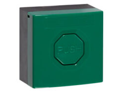 STI SS3-3G14 Bouton poussoir vert STI SS3-3G14 (à ressort). équipé d'un boîtier vert et d'un bouton poussoir vert. Contact de commutation bipolaire. Étiquettes autocollantes standard.