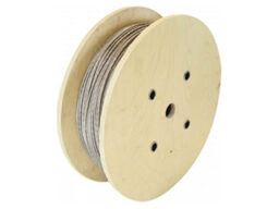 Thermocable F3052 (500m) Thermocable F3052 ProReact EN est un câble détecteur de chaleur linéaire analogique réinitialisable avec un revêtement de câble en PVC et tressé en acier inoxydable pour l'environnement industriel. Ce revêtement de câble tressé en acier inoxydable offre une résistance mécanique et une résistance à l'abrasion accrues au câble du détecteur. Il convient à une utilisation intérieure/extérieure avec une exposition limitée à la lumière directe du soleil et sans exposition à des produits chimiques agressifs. Le système LHD analogique ProReact EN de Thermocable compense les changements continus de la température ambiante afin de réduire la probabilité de fausses alarmes pendant le fonctionnement